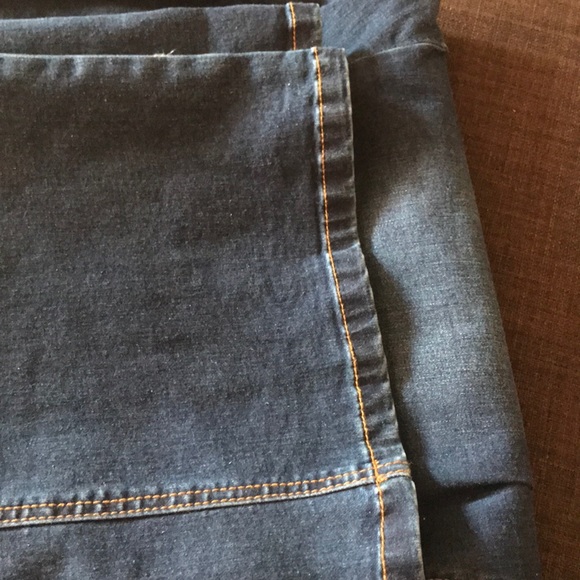 Blue Jeans pant - Picture 2 of 3